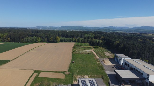 Waldbrand: Acht Feurewehren bei Brand im Droi�ingerwald bei Schiedlberg im Einsatz