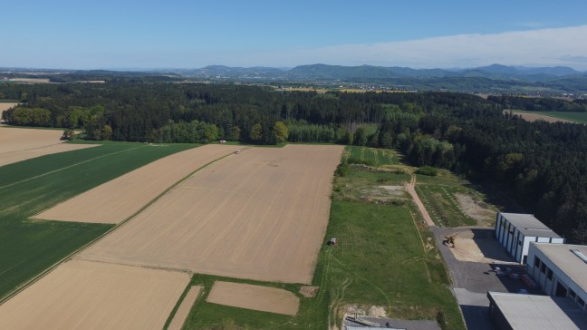 Waldbrand: Acht Feurewehren bei Brand im Droi�ingerwald bei Schiedlberg im Einsatz