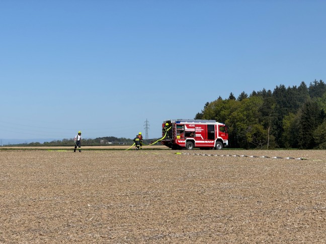 Waldbrand: Acht Feuerwehren bei Brand im Droi�ingerwald bei Schiedlberg im Einsatz