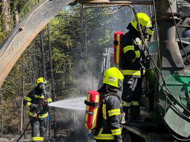 Waldbrand: Acht Feuerwehren bei Brand im Droi�ingerwald bei Schiedlberg im Einsatz