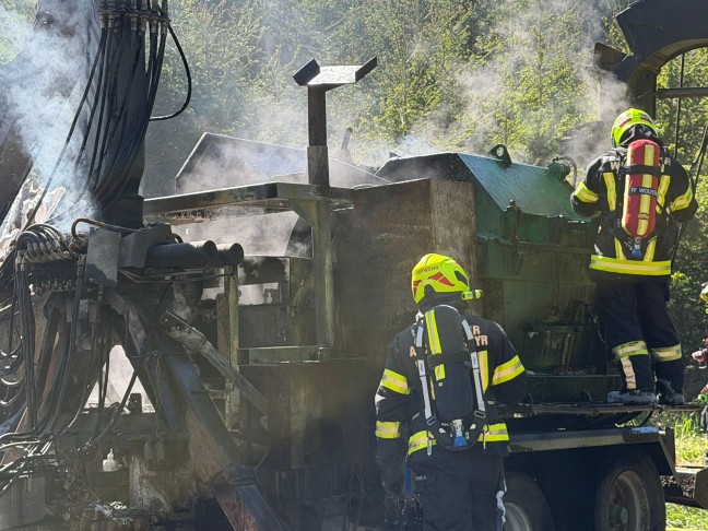 Waldbrand: Acht Feuerwehren bei Brand im Droi�ingerwald bei Schiedlberg im Einsatz