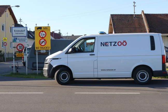 Einsatzkr�fte zweier Feuerwehren bei Gasaustritt in Ansfelden im Einsatz