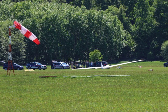 Flugzeugabsturz: Absturz eines Segelflugzeuges auf Flugplatz in Pupping fordert zwei Verletzte