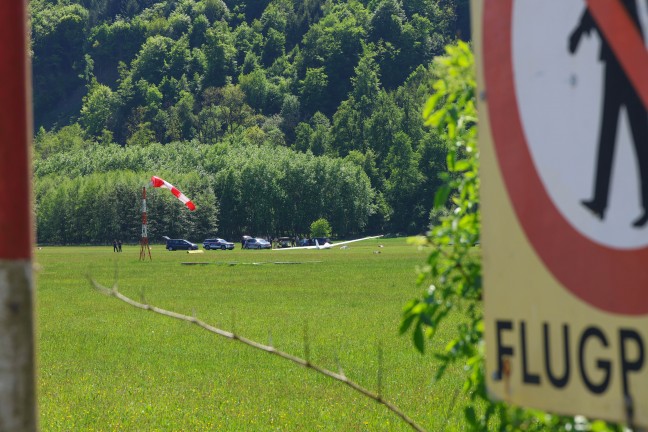Flugzeugabsturz: Absturz eines Segelflugzeuges auf Flugplatz in Pupping fordert zwei Verletzte