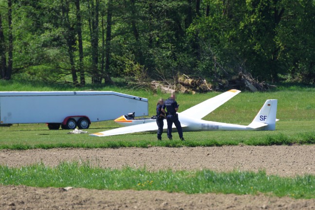 Flugzeugabsturz: Absturz eines Segelflugzeuges auf Flugplatz in Pupping fordert zwei Verletzte