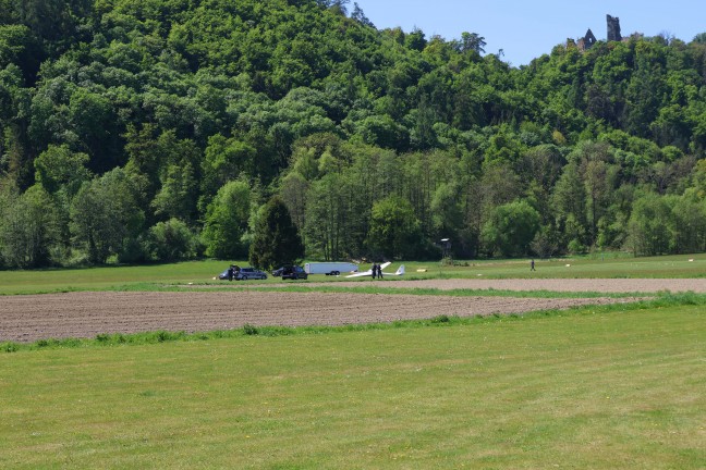 Flugzeugabsturz: Absturz eines Segelflugzeuges auf Flugplatz in Pupping fordert zwei Verletzte