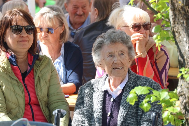 Maibaumfest in Wels-Vogelweide: B�rgermeister Rabl (FP�) mit Zukunftsversprechen vor gro�em Publikum