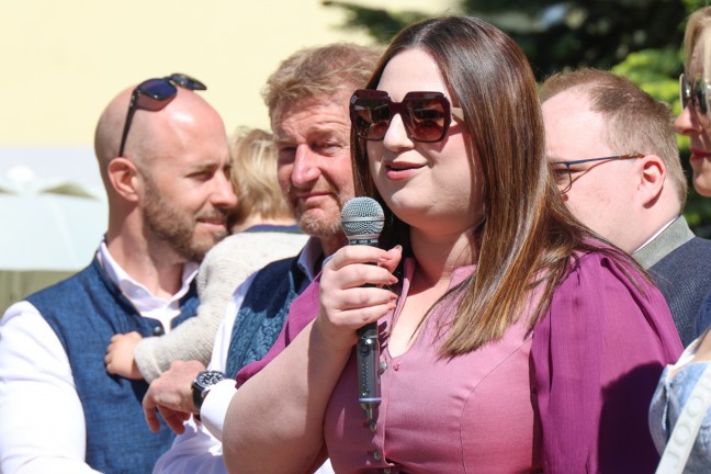 Maibaumfest in Wels-Vogelweide: B�rgermeister Rabl (FP�) mit Zukunftsversprechen vor gro�em Publikum