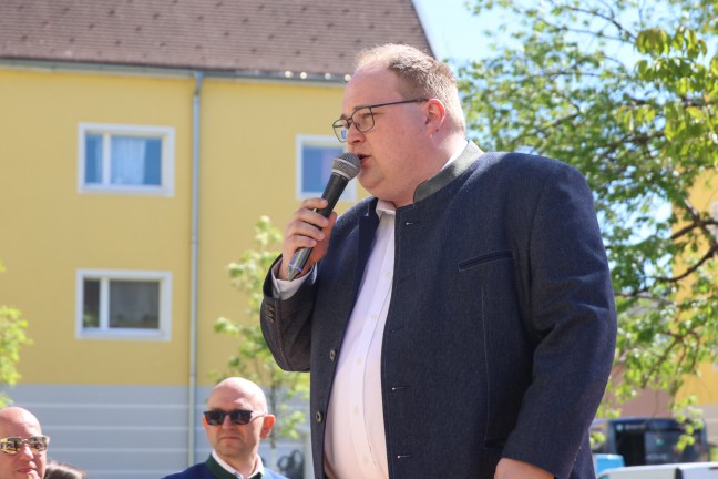Maibaumfest in Wels-Vogelweide: B�rgermeister Rabl (FP�) mit Zukunftsversprechen vor gro�em Publikum