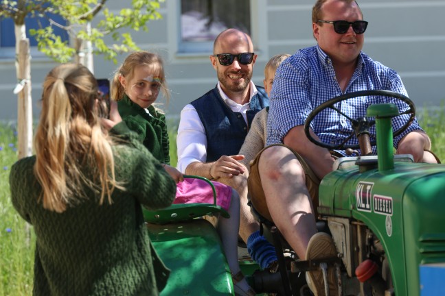 Maibaumfest in Wels-Vogelweide: B�rgermeister Rabl (FP�) mit Zukunftsversprechen vor gro�em Publikum