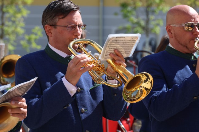 Maibaumfest in Wels-Vogelweide: B�rgermeister Rabl (FP�) mit Zukunftsversprechen vor gro�em Publikum