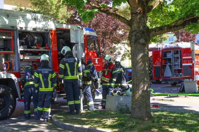 Brand einer Terrasse: Feuer in einer Wohnanlage in Enns sorgte f�r gr��eren Einsatz