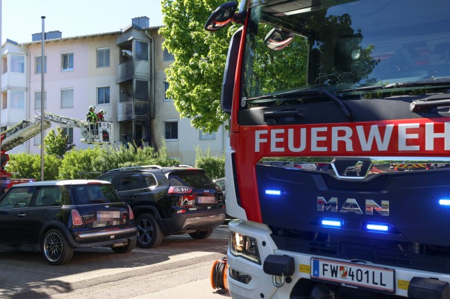 Brand einer Terrasse: Feuer in einer Wohnanlage in Enns sorgte f�r gr��eren Einsatz