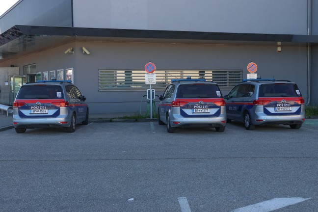 Kino evakuiert: Drei Feuerwehren, Rettung und Polizei bei Brand in Regau im Einsatz