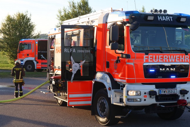 Brand im Grillrestaurant: Drei Feuerwehren l�schten Feuer in einer Gastrok�che in Leonding