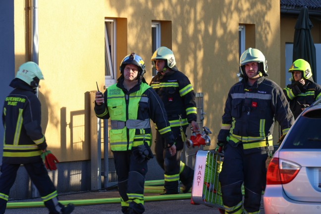 Brand im Grillrestaurant: Drei Feuerwehren l�schten Feuer in einer Gastrok�che in Leonding