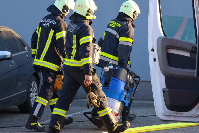 Brand im Grillrestaurant: Drei Feuerwehren l�schten Feuer in einer Gastrok�che in Leonding