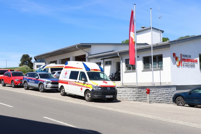 Gro�angelegte Personensuche nach Unfalllenker nach n�chtlichem Verkehrsunfall in Stroheim
