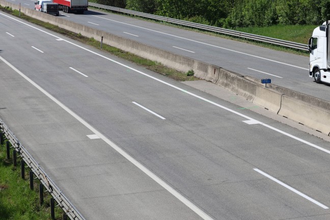 Notarzthubschraubereinsatz: Zwei Verletzte nach Auffahrunfall auf Westautobahn bei Vorchdorf