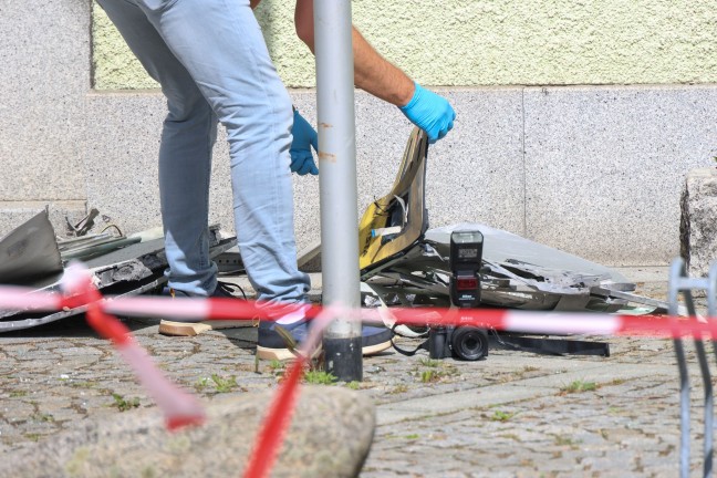 Bankomatsprengung: Bankfiliale in Neustift im M�hlkreis bei Sprengung eines Geldautomaten zerst�rt