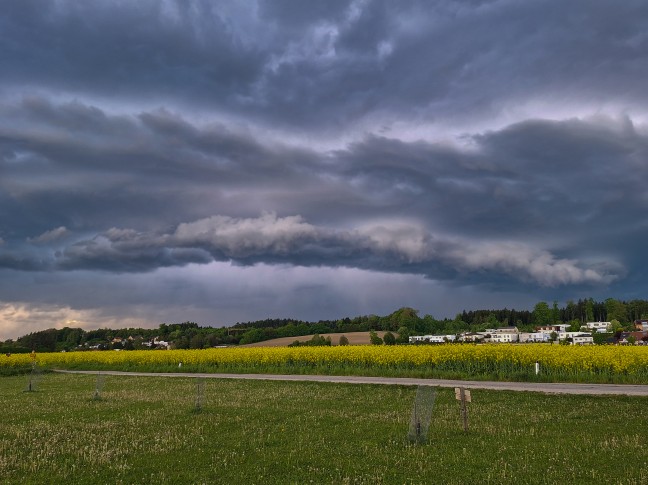 Gewitterfront: Abschw�chendes Gewitter sorgte f�r einige Eins�tze der Feuerwehren in Ober�sterreich