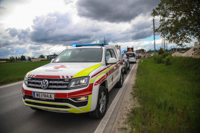 Schwer verletzt: Person beim Queren einer Stra�e in Marchtrenk von Fahrzeug erfasst