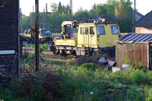 Einsatzkr�fte der Feuerwehr zu Rettung eines Rehs in Wels-Neustadt gerufen