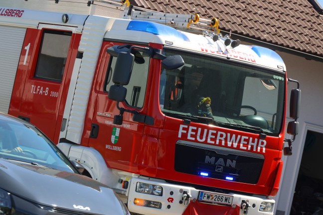 Kreuzungscrash zwischen zwei PKW in Steinerkirchen an der Traun endet glimpflich