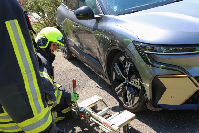 Kreuzungscrash zwischen zwei PKW in Steinerkirchen an der Traun endet glimpflich