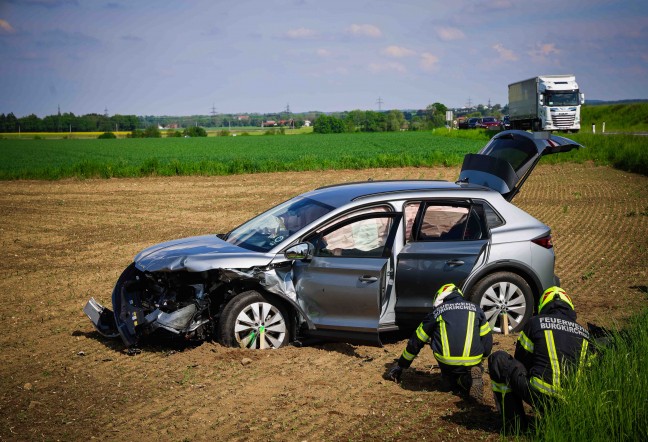 Schwerer Verkehrsunfall auf Braunauer Stra�e bei Burgkirchen fordert mehrere Verletzte
