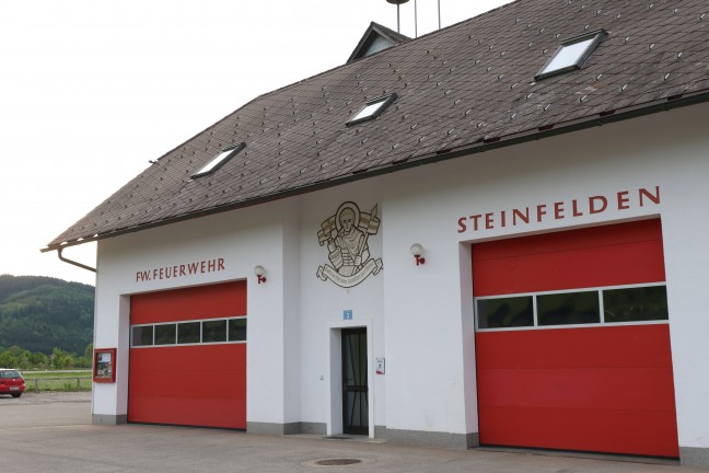 Person in misslicher Lage: Einsatzkr�fte der Feuerwehr zu Personenrettung nach Pettenbach alarmiert