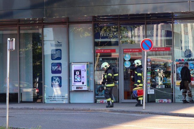 Feuerwehr bei Kleinbrand im Bahnhofsgeb�ude in Wels-Innenstadt im Einsatz