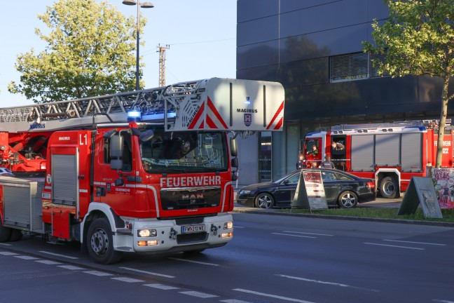 Feuerwehr bei Kleinbrand im Bahnhofsgeb�ude in Wels-Innenstadt im Einsatz