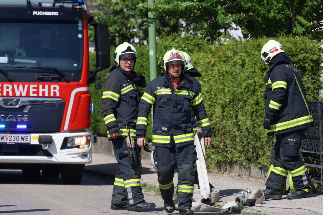 Brand einer Photovoltaikanlage auf einem Carport in Wels-Puchberg