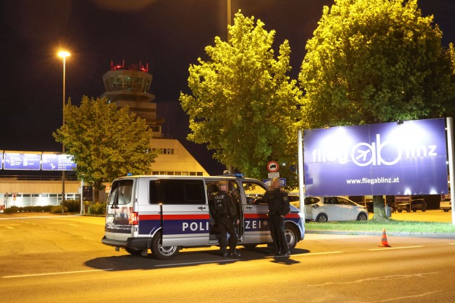 Bombendrohung: Flughafen in H�rsching durch gr��eres Polizeiaufgebot abgesperrt