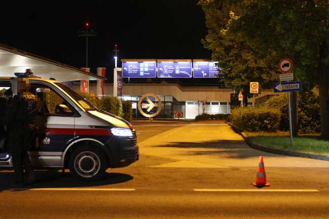 Bombendrohung: Flughafen in H�rsching durch gr��eres Polizeiaufgebot abgesperrt