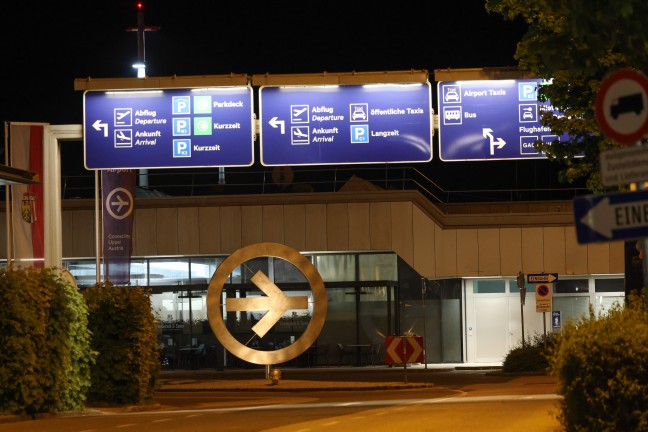 Bombendrohung: Flughafen in H�rsching durch gr��eres Polizeiaufgebot abgesperrt