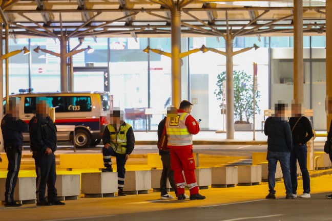 Bombendrohung: Flughafen in H�rsching durch gr��eres Polizeiaufgebot abgesperrt