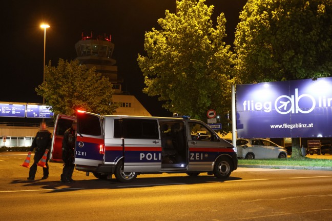 Bombendrohung: Flughafen in H�rsching durch gr��eres Polizeiaufgebot abgesperrt