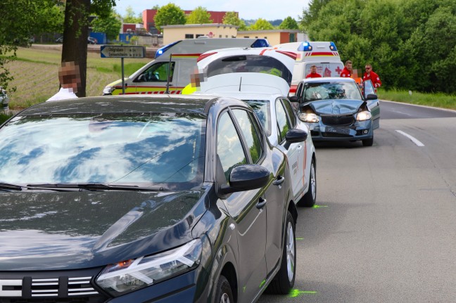 Auffahrunfall mit drei beteiligten Autos in Pichl bei Wels fordert vier Verletzte