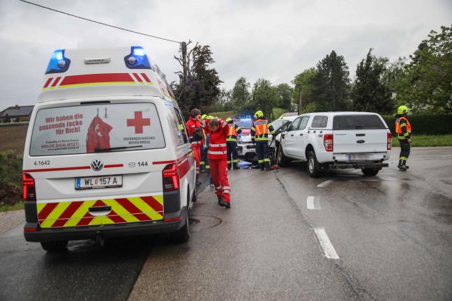 Schwere Kreuzungskollision zwischen zwei Fahrzeugen in Marchtrenk
