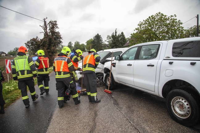 Schwere Kreuzungskollision zwischen zwei Fahrzeugen in Marchtrenk