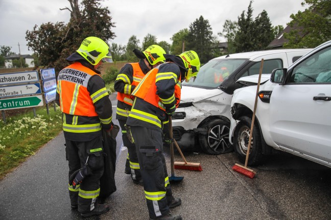 Schwere Kreuzungskollision zwischen zwei Fahrzeugen in Marchtrenk