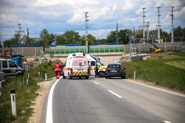 Kreuzungscrash zwischen zwei Autos in Marchtrenk fordert zwei Verletzte