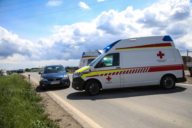 Kreuzungscrash zwischen zwei Autos in Marchtrenk fordert zwei Verletzte
