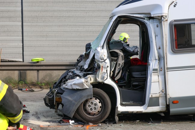 14 Verletzte: Schwerer Crash zwischen Reisebus, Wohnmobil und LKW auf Westautobahn in Ansfelden