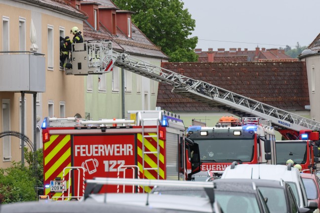Einsatz verschlafen: Feuerwehr l�scht verbranntes Essen im Ofenrohr einer Wohnung in Wels-Vogelweide