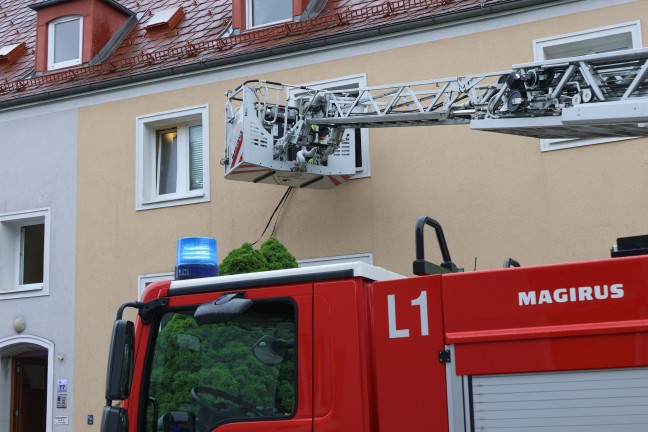 Einsatz verschlafen: Feuerwehr l�scht verbranntes Essen im Ofenrohr einer Wohnung in Wels-Vogelweide