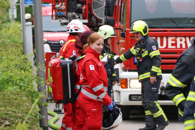 Drei Feuerwehren bei Brand in einem gr��eren Geb�ude in Grieskirchen im Einsatz