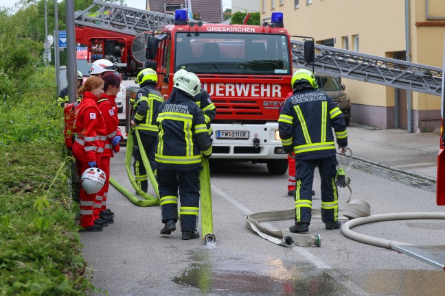 Drei Feuerwehren bei Brand in einem gr��eren Geb�ude in Grieskirchen im Einsatz